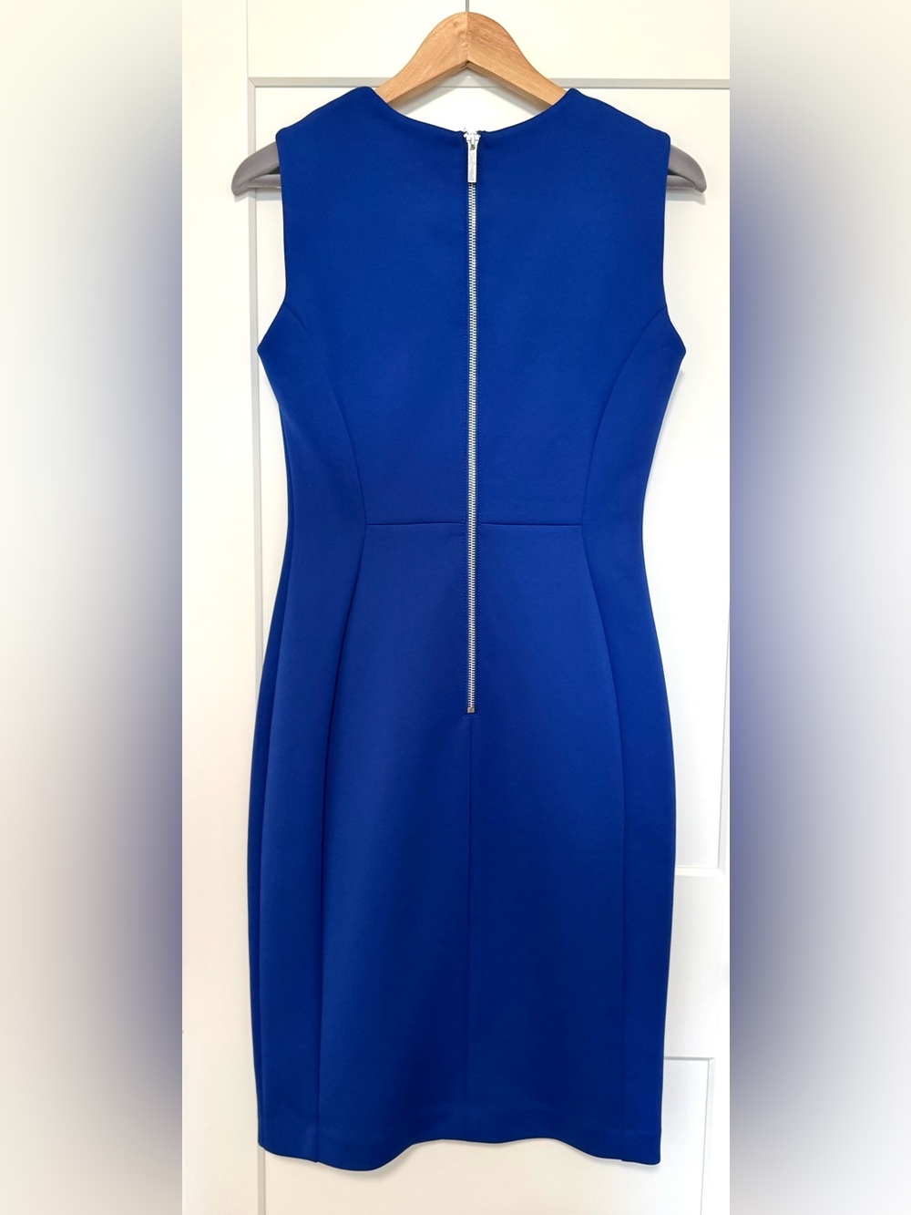 Calvin Klein Sleeveless Seam Front Scuba Crew Neck Sheath Dress - Size: 4 - Picture 5 of 8